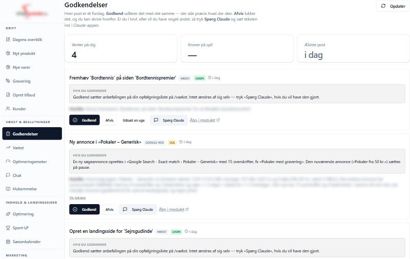 Godkendelseskøen i Magento AI med produktnavne og beløb sløret